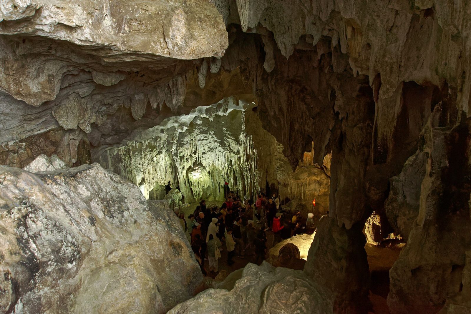 Hang Sửng Sốt & Đảo Ti Tốp