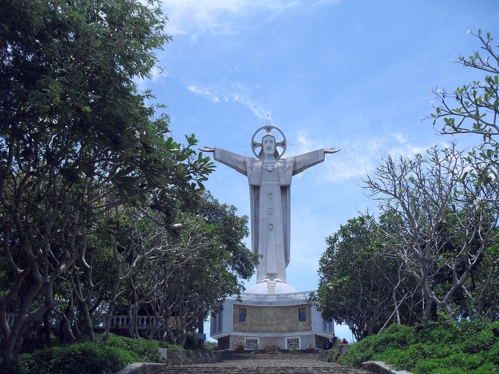 Tượng Chúa Kito Vua (Núi Nhỏ)
