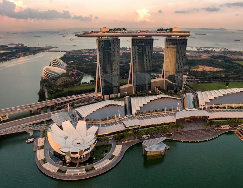 Gardens by the Bay & Thác Nước Trong Nhà